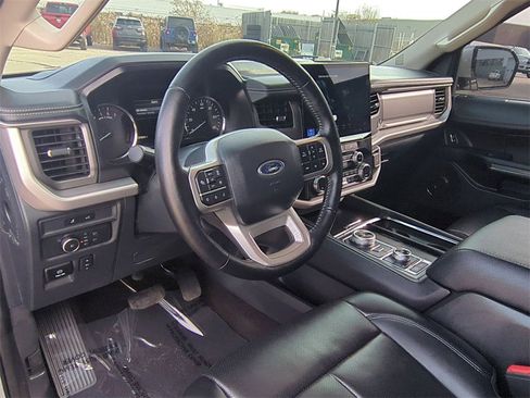 Used 2022 Ford Expedition XLT image 10