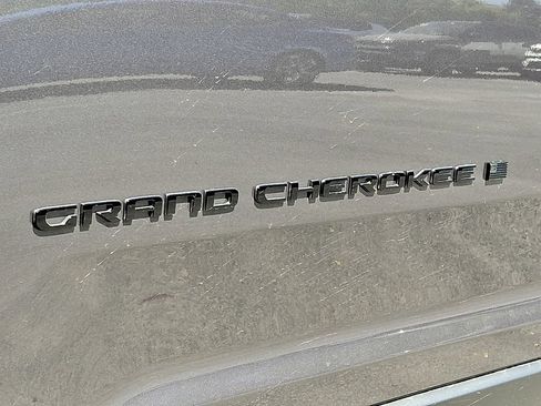 Used 2024 Jeep Grand Cherokee L Altitude AWD/4WD image 28