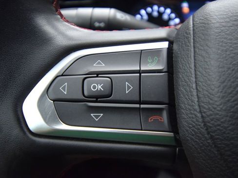 Used 2022 Jeep Compass Trailhawk w/ Trailhawk Convenience Group AWD/4WD image 36