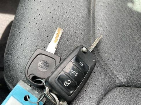 Used 2013 Volkswagen Passat 2.5 SE image 45