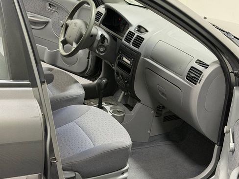 Used 2004 Kia Rio Sedan image 11