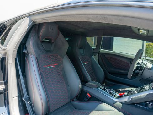 Used 2019 Lamborghini Huracan LP 580-2 image 11