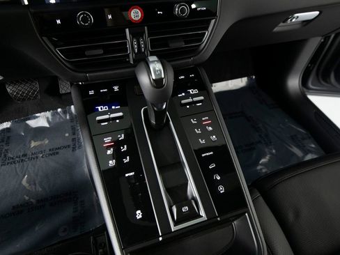 New 2026 Porsche Macan AWD/4WD image 26
