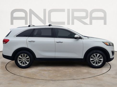 Used 2016 Kia Sorento LX w/ LX Convenience Package image 14