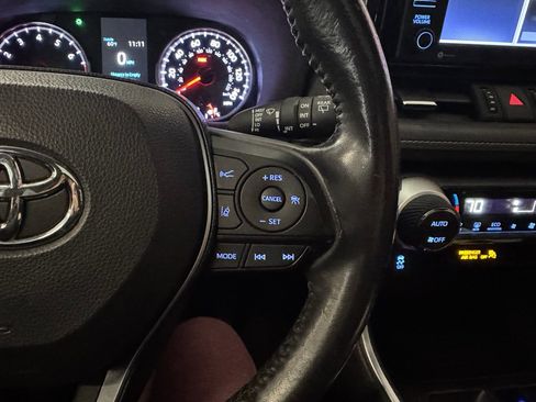 Used 2020 Toyota RAV4 XLE Premium image 26