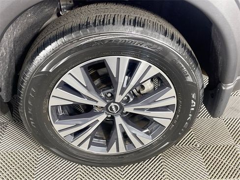 Used 2023 Nissan Rogue SV image 30