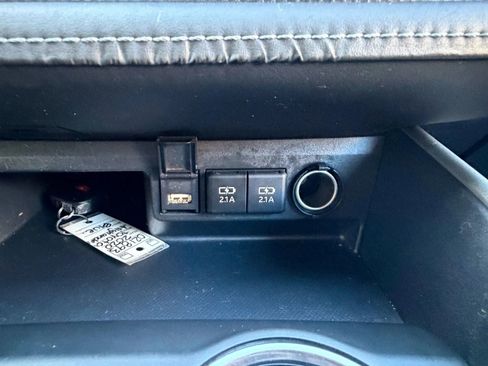 Used 2020 Toyota Highlander XLE image 18