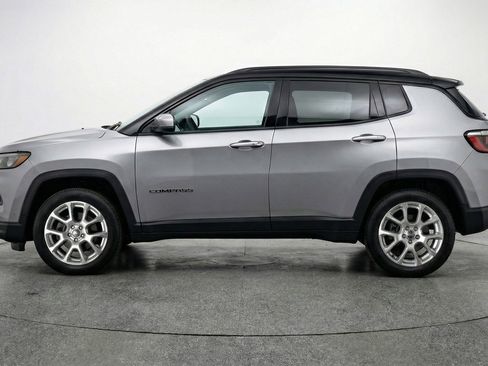 Used 2025 Jeep Compass Limited image 5