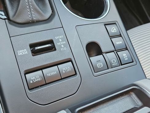 Used 2024 Toyota Highlander LE image 22