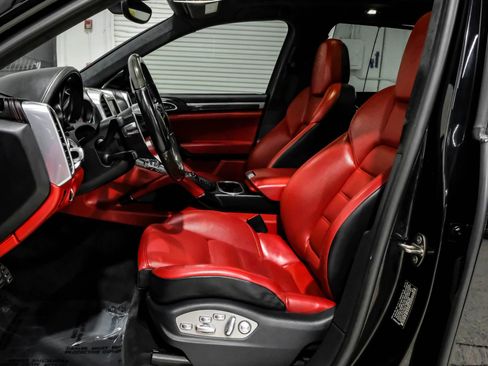 Used 2016 Porsche Cayenne Turbo S image 35