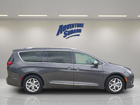 Used 2020 Chrysler Pacifica Limited FWD image 7