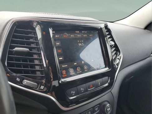 Used 2019 Jeep Cherokee Limited w/ Technology Group AWD/4WD image 17