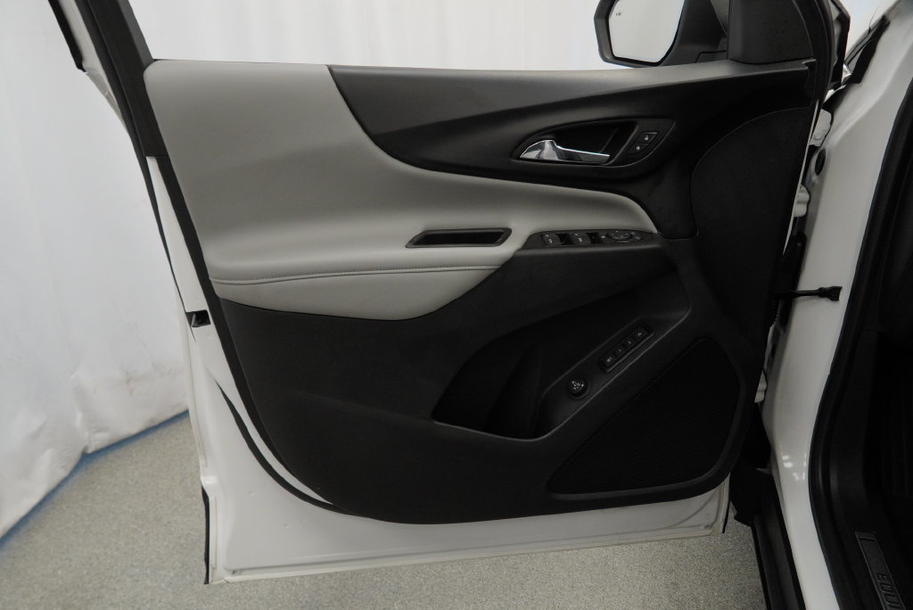 Used 2018 Chevrolet Equinox Premier FWD image 32