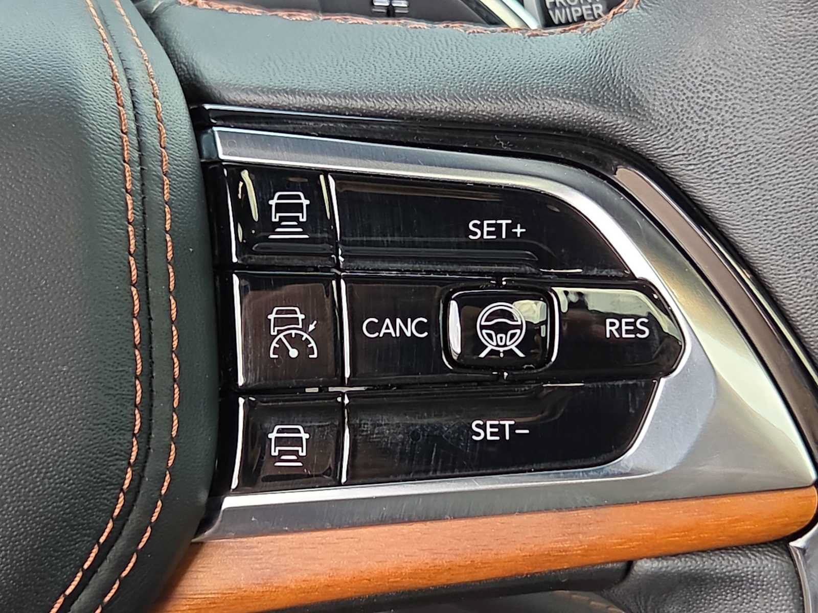 Used 2024 Jeep Grand Cherokee L Summit AWD/4WD image 23
