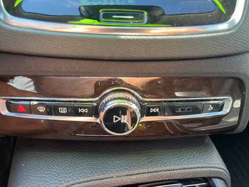 Used 2016 Volvo XC90 T6 Momentum w/ Momentum Plus Package AWD/4WD image 22