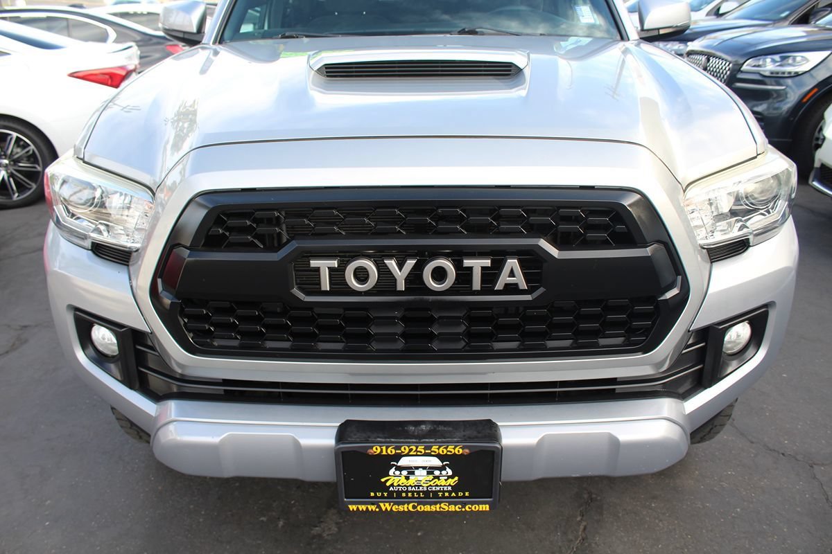 Used 2017 Toyota Tacoma TRD Sport RWD image 9
