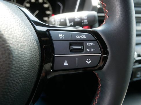 Used 2025 Honda Pilot Sport image 23