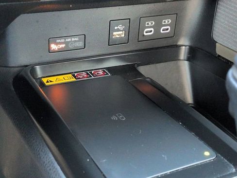 Used 2025 Toyota Camry SE FWD image 19