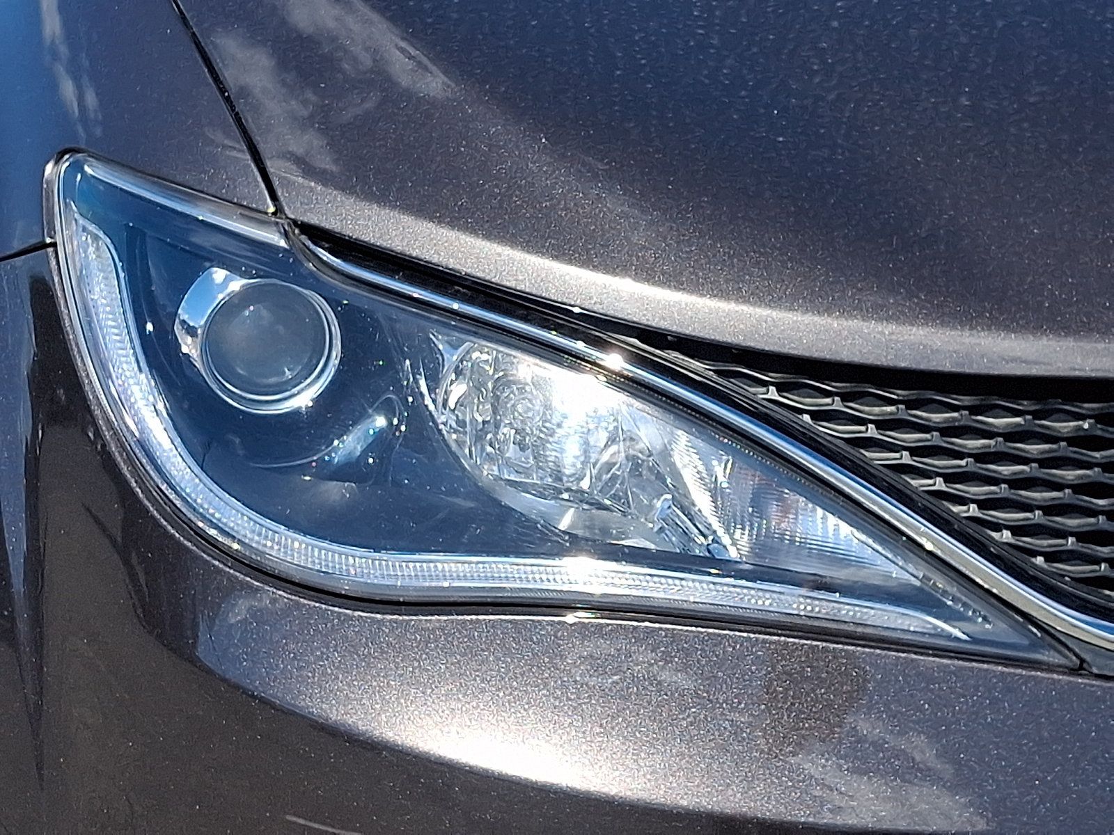 Used 2018 Chrysler Pacifica Limited FWD image 9