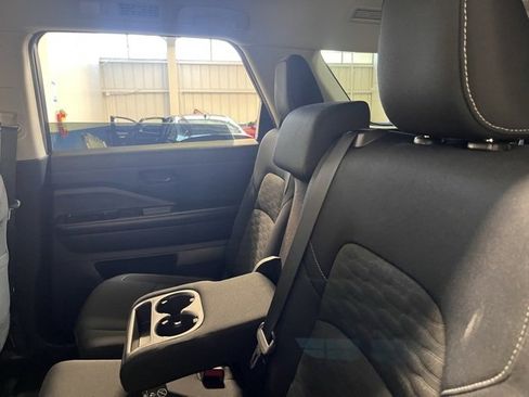 Used 2024 Nissan Pathfinder SV image 18