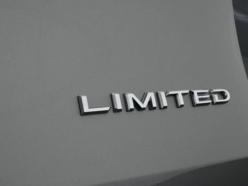 Used 2025 Toyota Grand Highlander AWD image 38