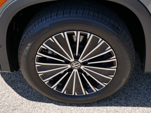 Certified 2025 Volkswagen Tiguan S w/ 18" Wheel Package AWD/4WD image 15