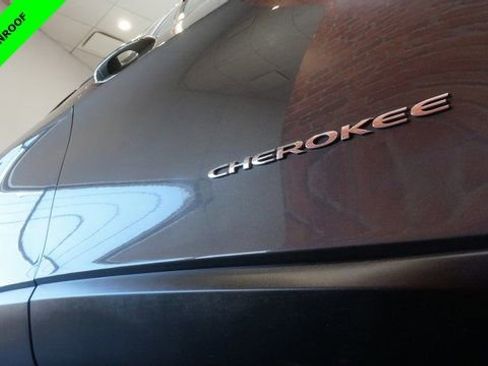 Used 2018 Jeep Cherokee Limited image 91