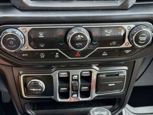 Used 2021 Jeep Wrangler Unlimited Sahara AWD/4WD image 30