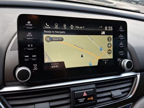 Used 2018 Honda Accord Touring image 17