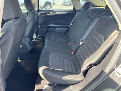 Used 2020 Ford Fusion SE image 6