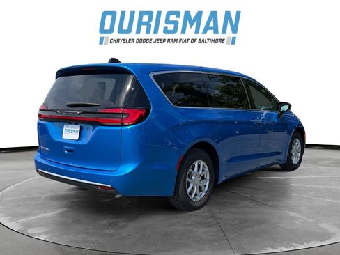 New 2027 Chrysler Pacifica Select w/ Family Tech Group FWD image 6