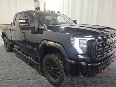 Used 2025 GMC Sierra 2500 AT4X AWD/4WD image 4