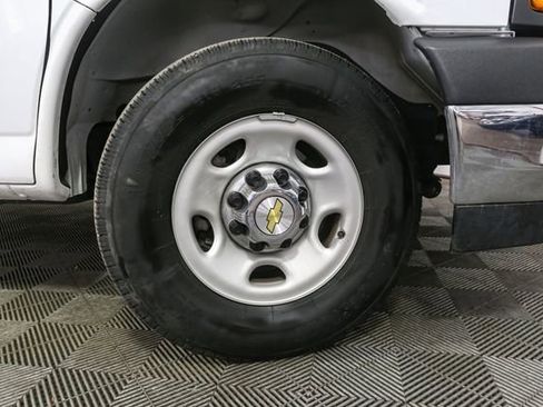 Used 2025 Chevrolet Express 3500 LT w/ LT Preferred Equipment Group RWD image 13