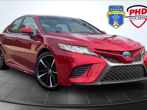 Used 2019 Toyota Camry SE w/ Sunroof Package image 1