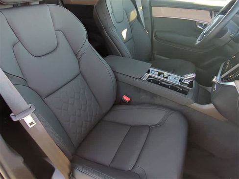 New 2026 Volvo XC90 B6 Plus w/ Protection Package Premier image 21