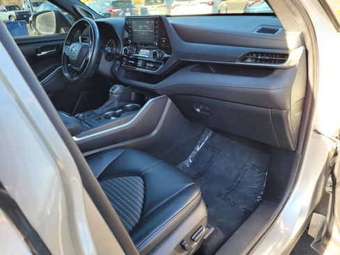 Used 2022 Toyota Highlander XSE image 40