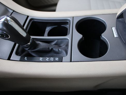 Used 2017 Ford Taurus SE image 33