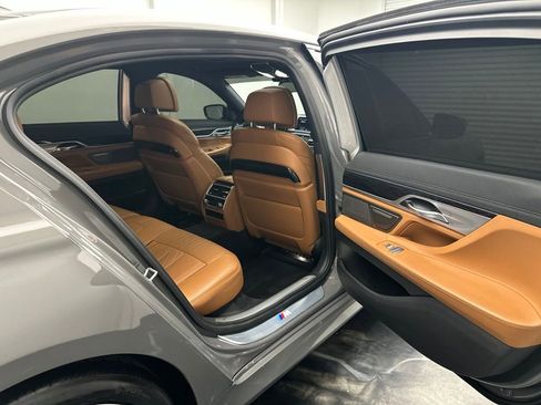 Used 2021 BMW 740i w/ M Sport Package RWD image 7