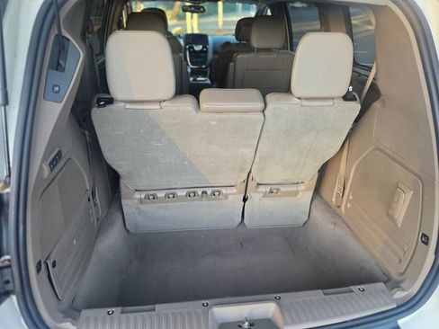 Used 2012 Chrysler Town & Country Limited w/ Luxury Group FWD image 34