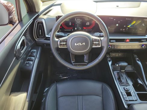 Certified 2025 Kia Sorento S w/ Panoramic Sunroof Package FWD image 9