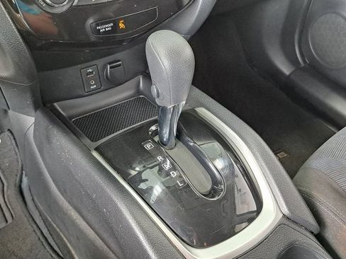 Used 2016 Nissan Rogue S w/ Appearance Package FWD image 17