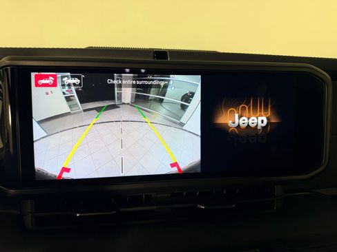 Used 2024 Jeep Wrangler Unlimited Rubicon AWD/4WD image 21