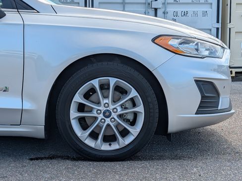 Used 2019 Ford Fusion SE FWD image 11