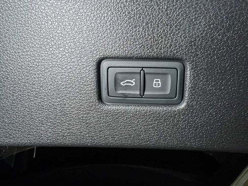 Used 2022 Audi Q8 Prestige image 17