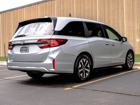 Used 2025 Honda Odyssey EX-L image 9