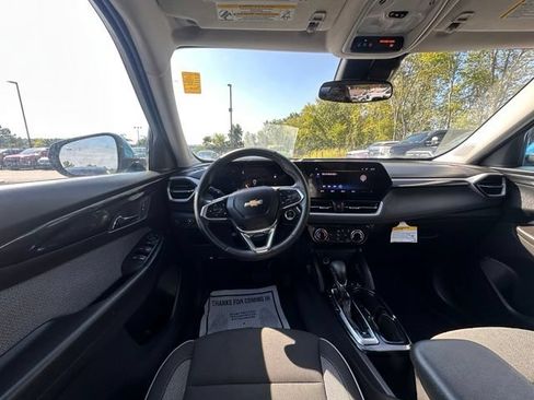 Used 2026 Chevrolet TrailBlazer LT w/ LT Cold Weather Package FWD image 18