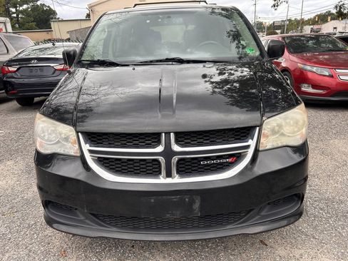 Used 2014 Dodge Grand Caravan SXT FWD image 3
