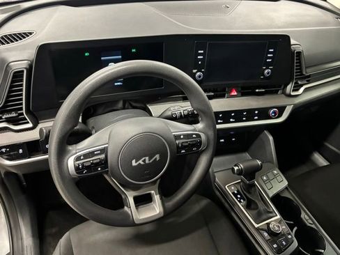Used 2024 Kia Sportage LX AWD/4WD image 15