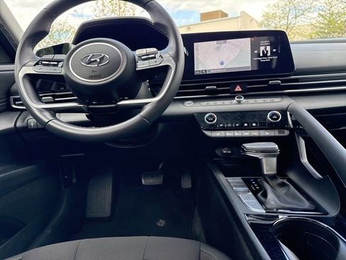 Used 2023 Hyundai Elantra SEL w/ Convenience Package FWD image 18