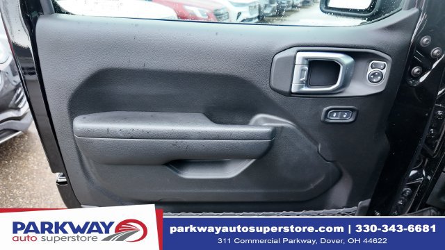 Used 2023 Jeep Gladiator Sport AWD/4WD image 17